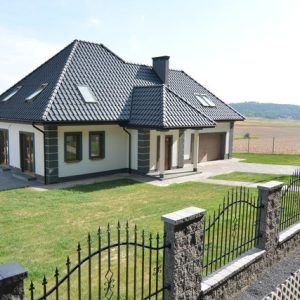 Drzwi wejściowe do domu jednorodzinnego – na co zwrócić uwagę przy wyborze?