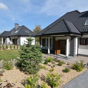 Drzwi zewnętrzne – drewniane czy stalowe? Porównanie i opinie